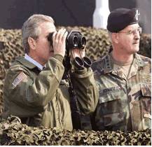 Bush con binocolo stappato